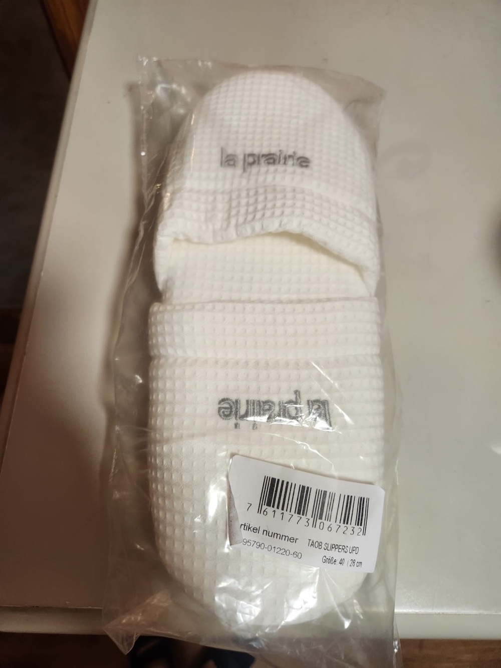 La Prairie Women’s White Waffle Fabric Slip-On Slippers EU 40 US 9 Hotel Spa